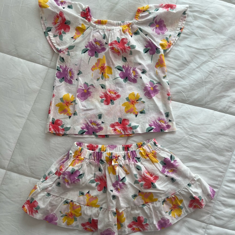 Carters baby girl floral shorts and top set